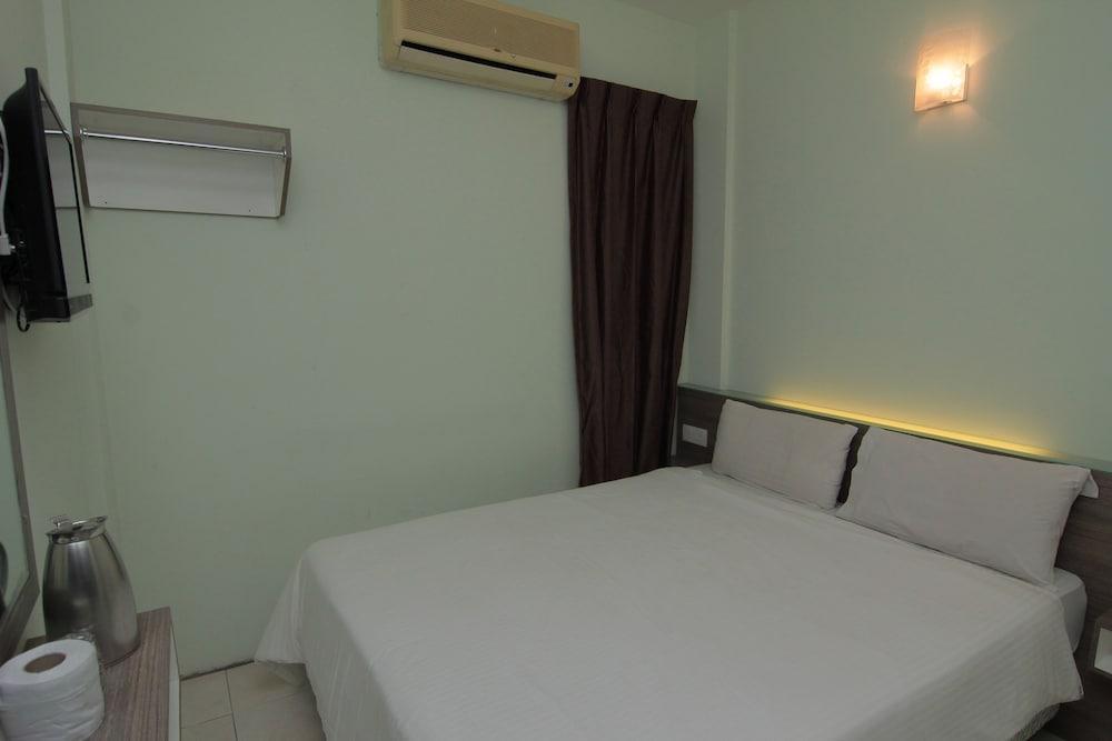 Qish Hotel Malacca Exterior photo