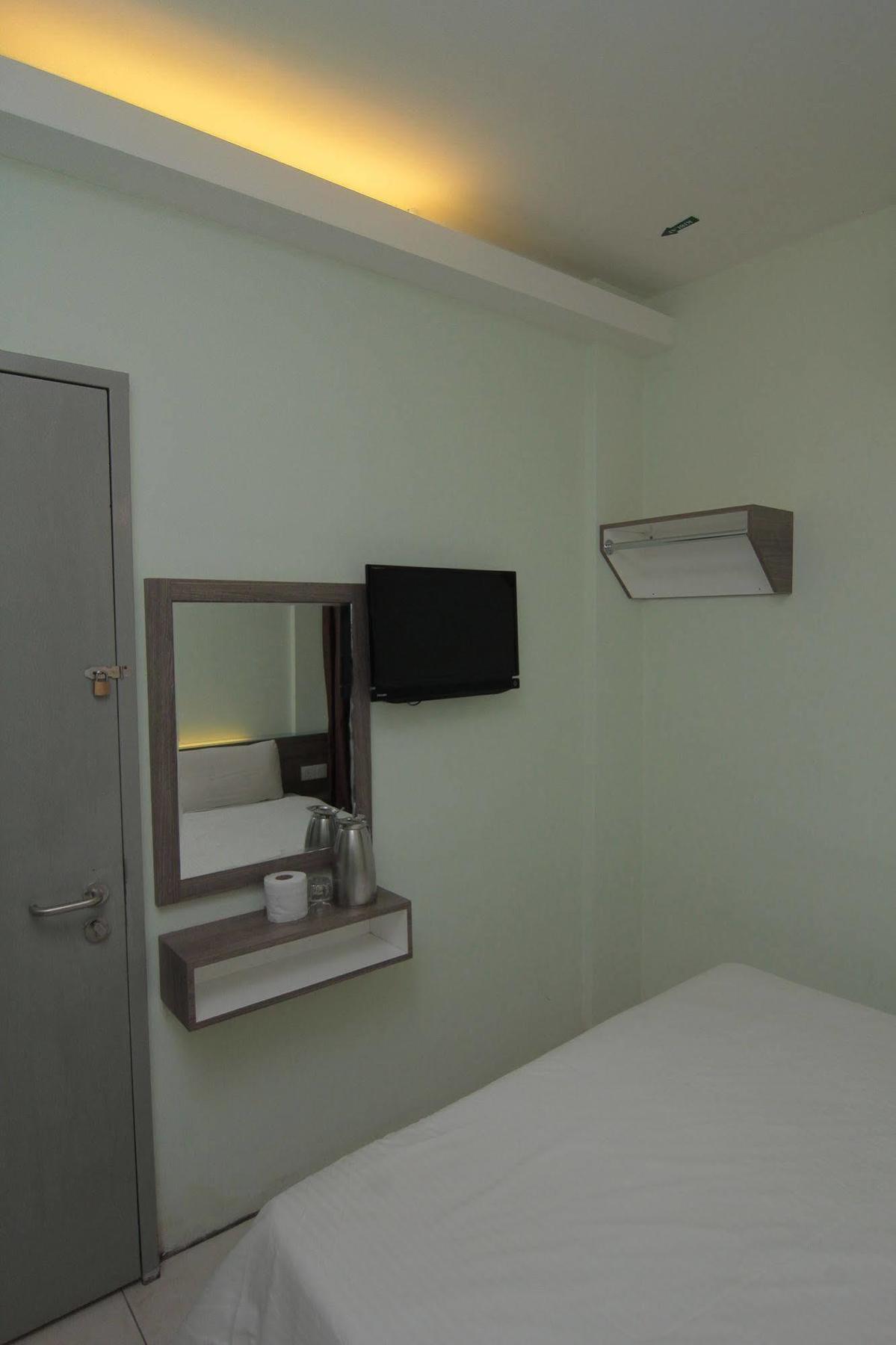 Qish Hotel Malacca Exterior photo