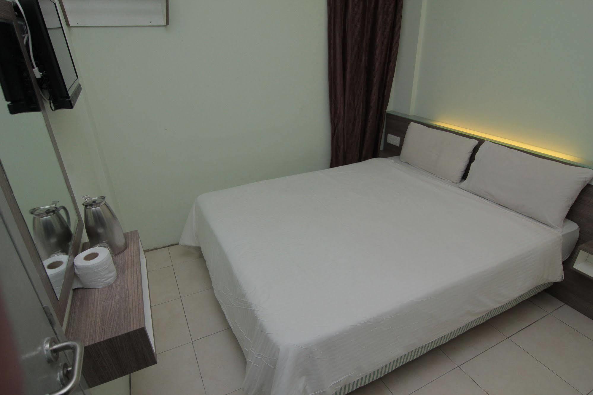Qish Hotel Malacca Exterior photo