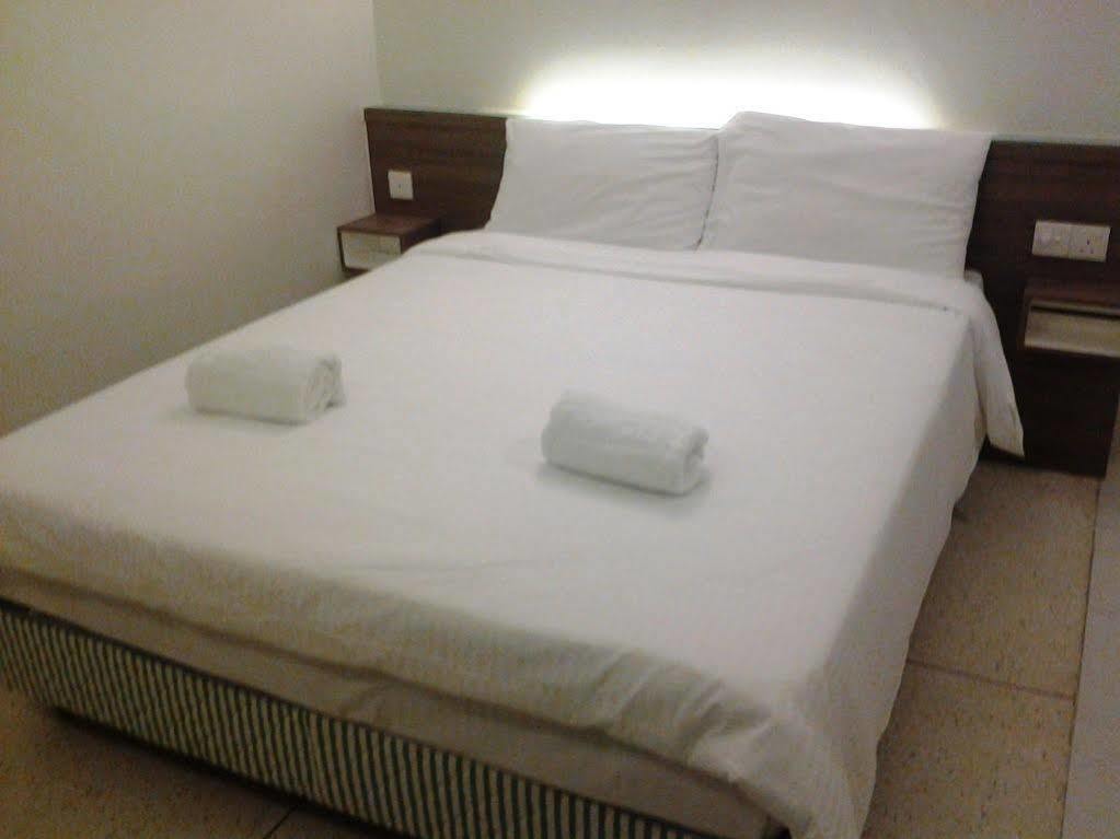 Qish Hotel Malacca Exterior photo
