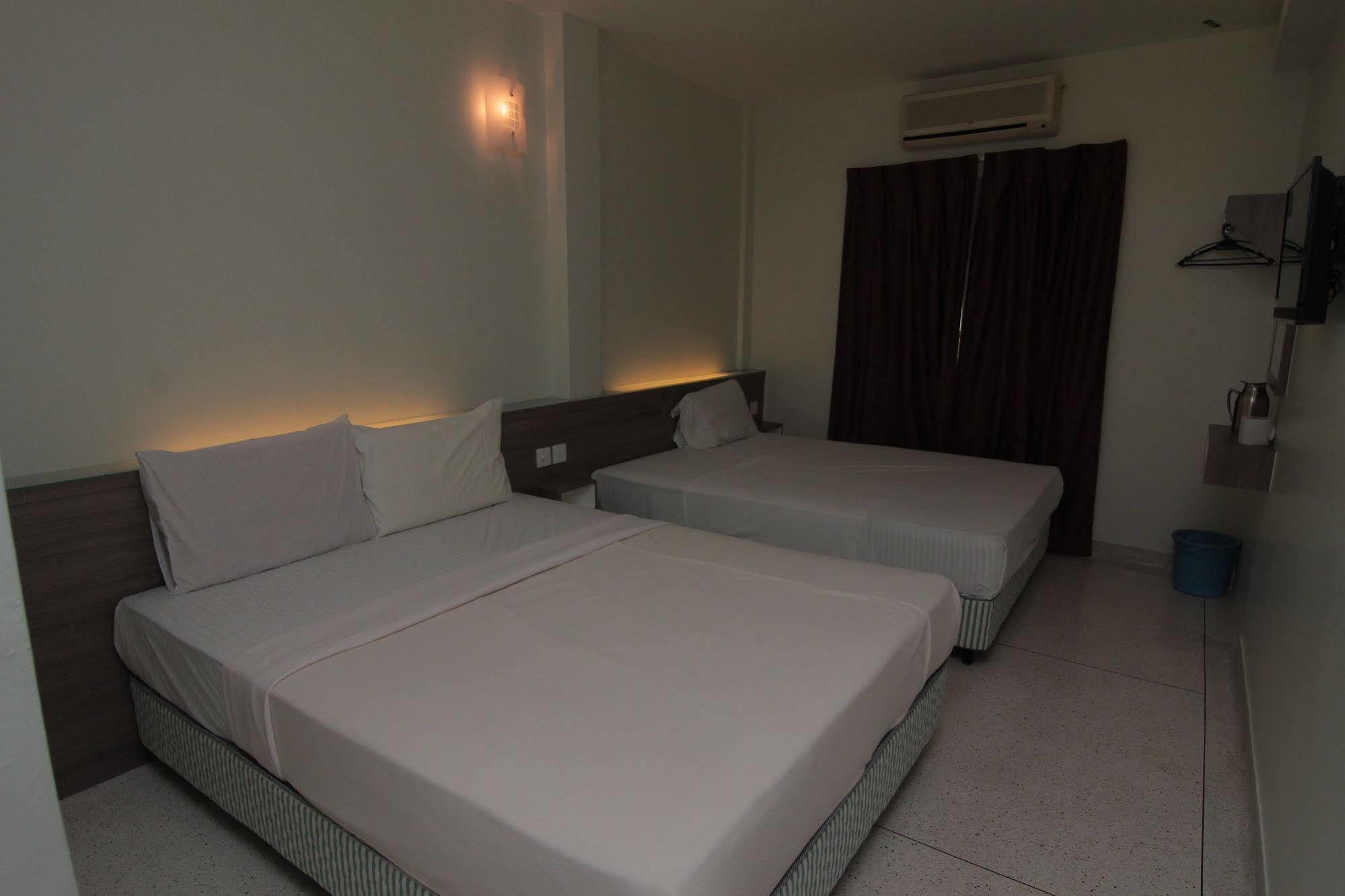 Qish Hotel Malacca Exterior photo