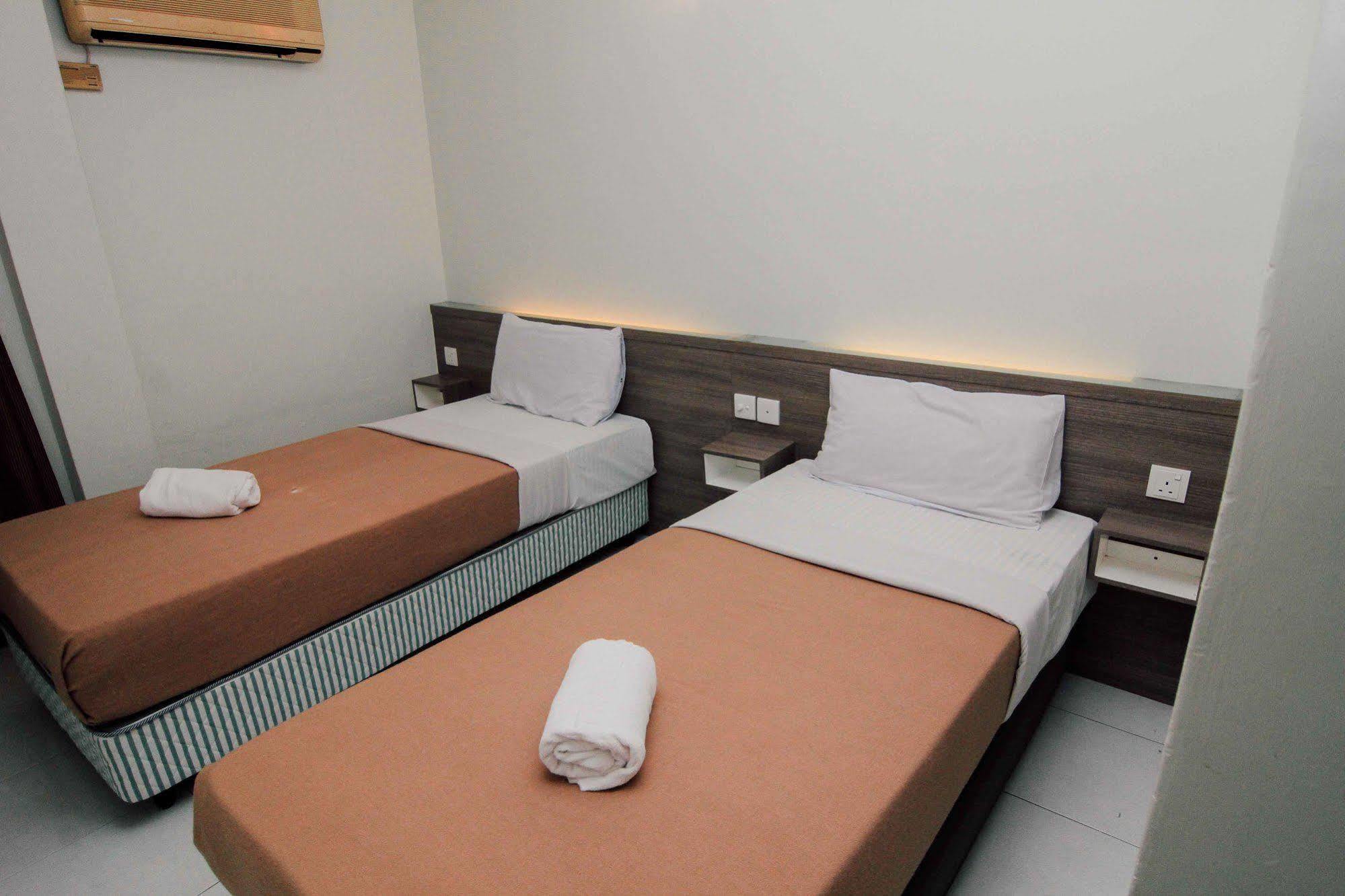 Qish Hotel Malacca Exterior photo