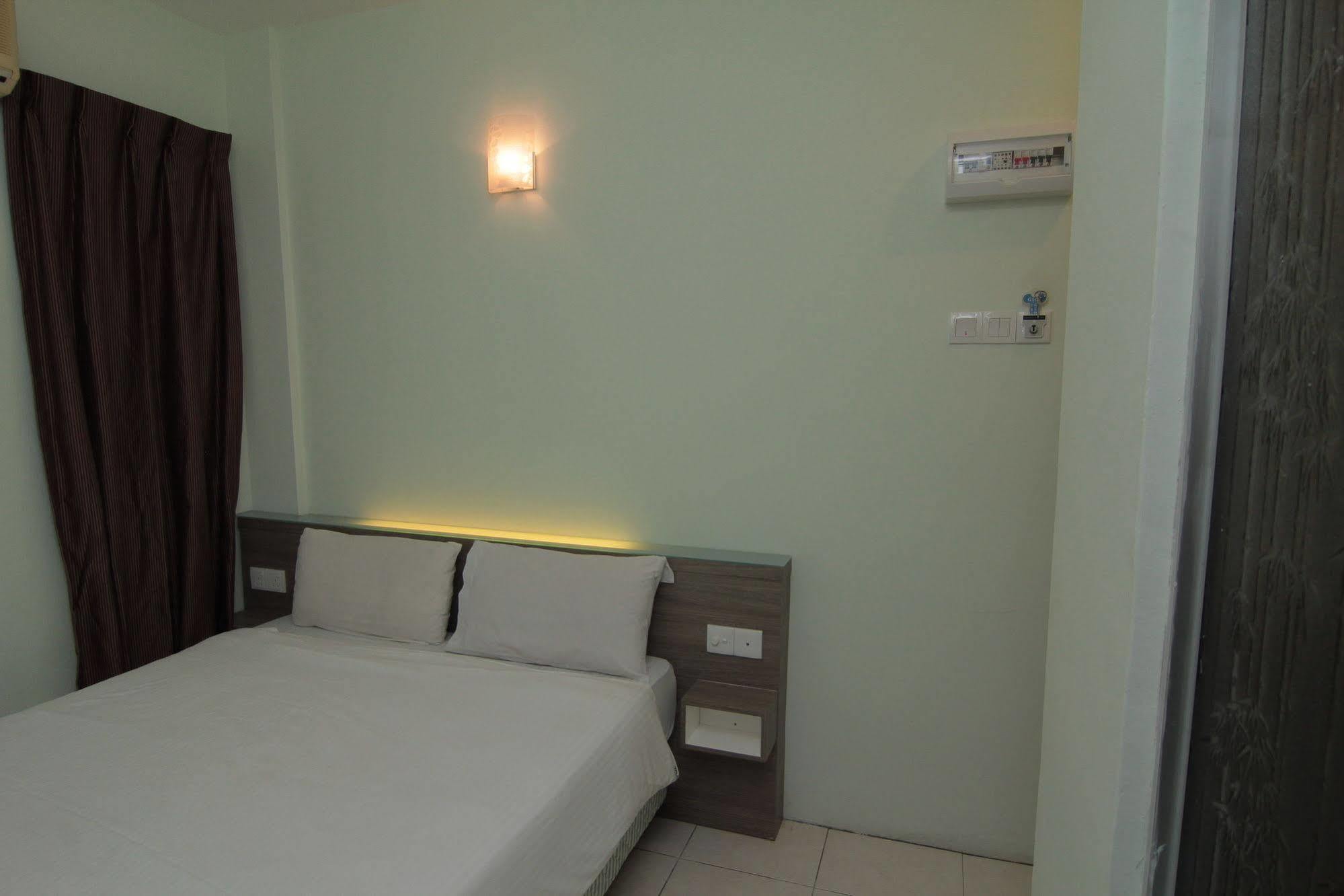 Qish Hotel Malacca Exterior photo