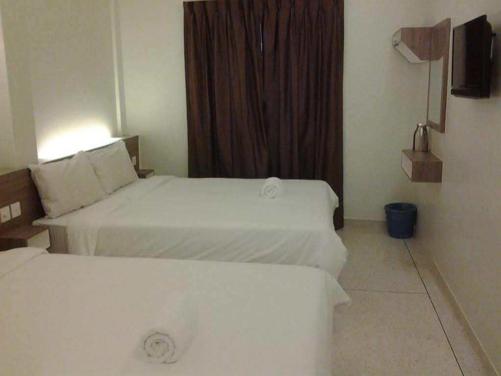 Qish Hotel Malacca Exterior photo